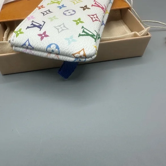 Louis Vuitton x Takashi Murakami key pouch 
2025 - Picture 6 of 7